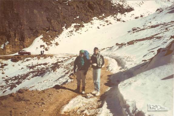 Início da caminhada até o refúgio no alto do monte Chacaltaya, perto de La Paz, na Bolívia (viagem de Julho de 1990)